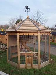 Octagonal_Garden_Hen_House_Large.jpg