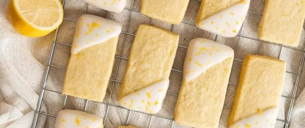 Lemon Shortbread Cookies by @movers_bakers