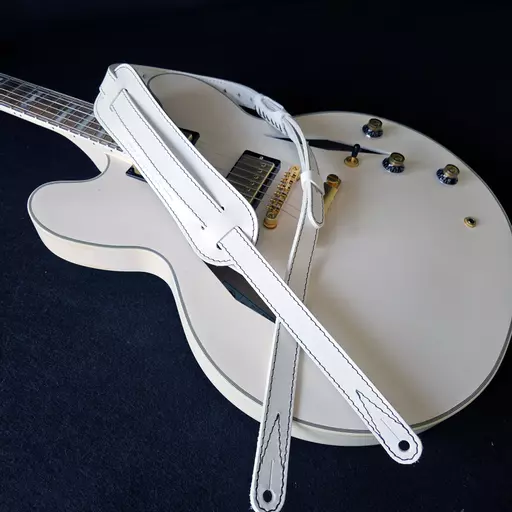 GS25 white saddle guitar strap Pinegrove 3.jpg