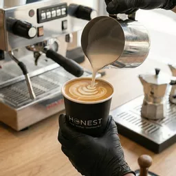 CUP002737_8oz_lifestyle.png