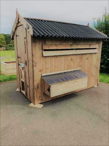 Walk in chicken house, stable door, architrave and hearts.jpg