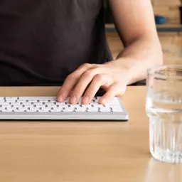 q8xBsg1yUUSxaHDbqg6Ptg.c-r.jpg?