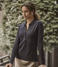 T146%20BLK%20MODEL%201%20HERO.jpg?