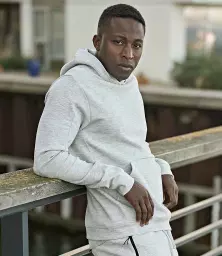 T5702%20HEA%20MODEL%202.jpg?