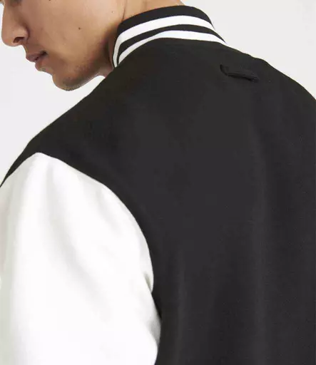 JH043%20JB_WH%20MODEL%206.jpg?