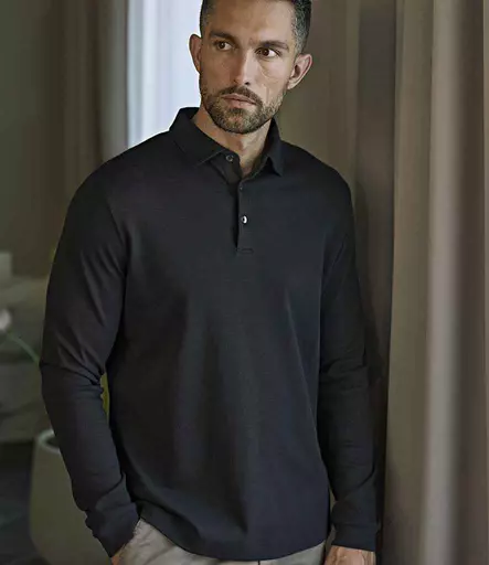 T1442%20BLK%20MODEL%201%20HERO.jpg?