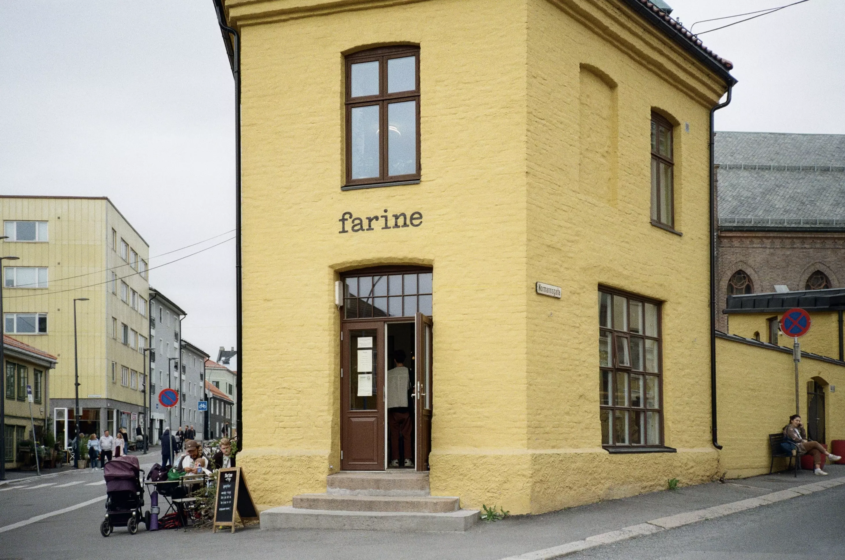 Farine Bakery Yellow painted building in Olso Norway