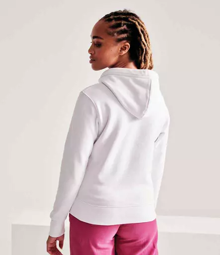 AM03%20WHI%20MODEL%202.jpg?