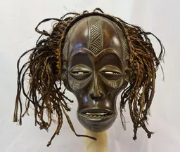 AF_102 Chokwe Mask £110.00.jpg