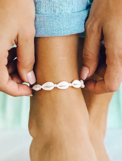 knotted-cowries-anklet-5-pk-white-10BRPK1361WHIT-1.jpg