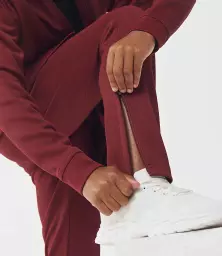 LV883%20BG_BG%20MODEL%202.jpg?