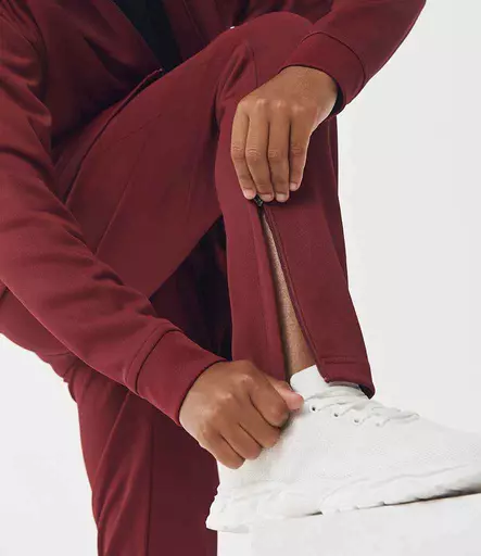 LV883%20BG_BG%20MODEL%202.jpg?