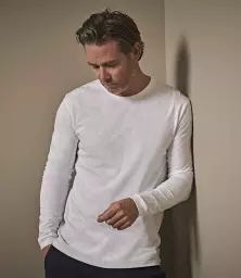 T8007%20WHI%20MODEL%201%20HERO.jpg?