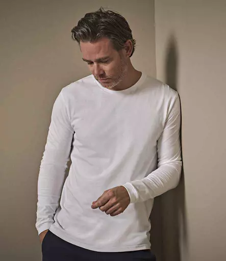 T8007%20WHI%20MODEL%201%20HERO.jpg?