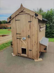 Walk in hen house, stable door, architrave and hearts.jpg