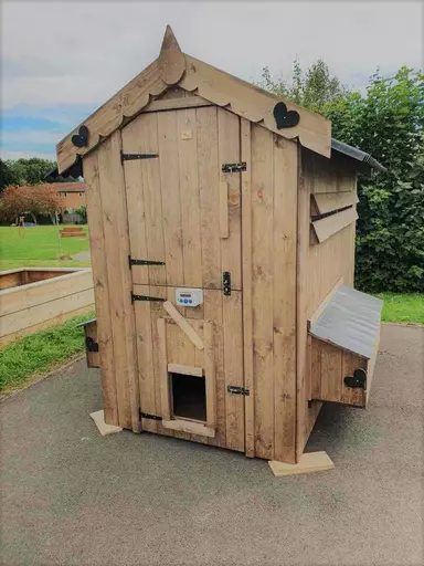 Walk in hen house, stable door, architrave and hearts.jpg