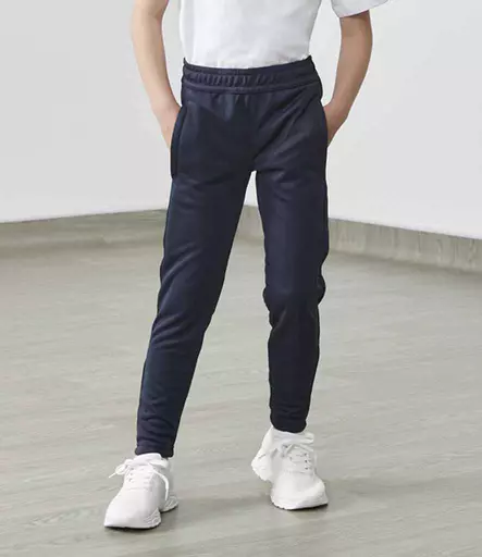 TL582%20BLK%20MODEL%201%20HERO.jpg?