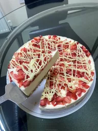 Fresh-Strawberry-amp-White-Choc-Cheesecake-L_450x600.jpg?