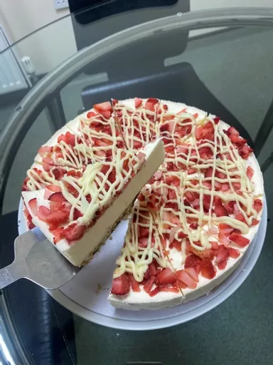 Fresh-Strawberry-amp-White-Choc-Cheesecake-L_450x600.jpg?