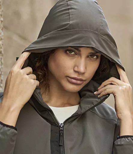 T9605%20SCG%20MODEL%202.jpg?