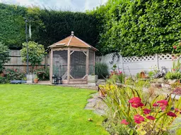 Octagonal_garden_hen_house_a.jpg