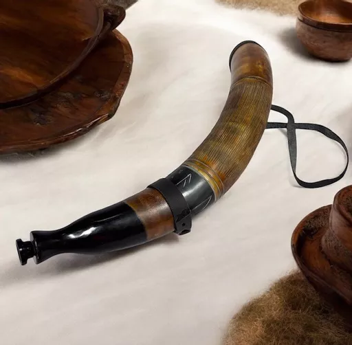 Engraved Blowing Horn 1.jpg