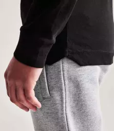 AM11%20BLK%20MODEL%204.jpg?