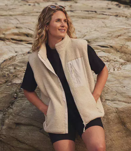 RV302%20NAT%20MODEL%201.jpg?