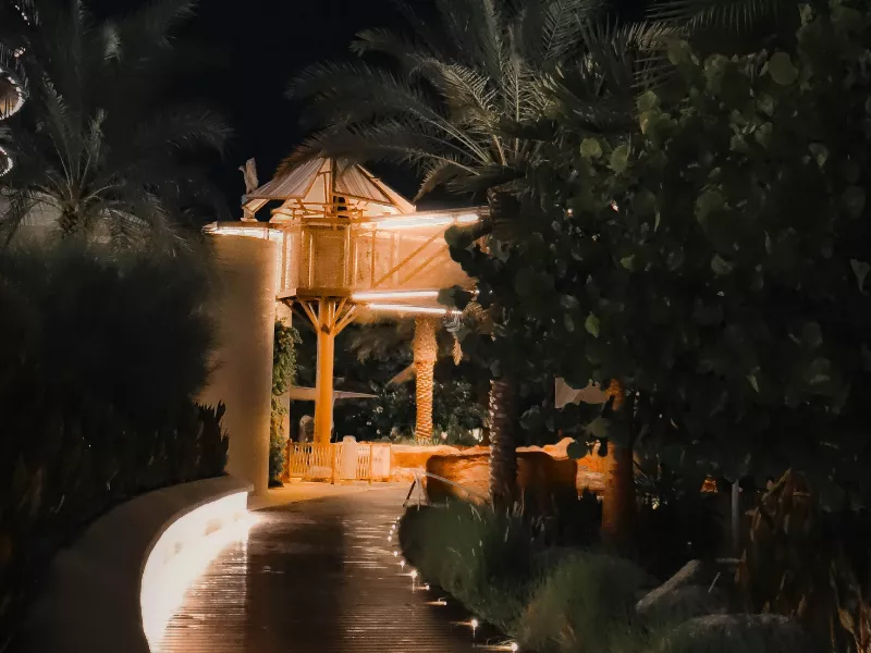 How Designers Source Wholesale Outdoor Lights For High-End Projects 