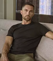 T400%20BLK%20MODEL%202.jpg?