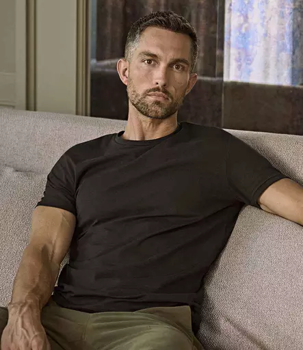 T400%20BLK%20MODEL%202.jpg?