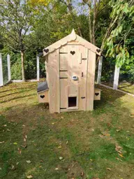 8137 - Walk in poultry house wstable door etc.jpg