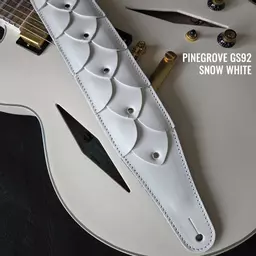 GS92 smooth white Dragonskin guitar strap Pinegrove 101 anno.jpg