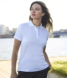 T7001%20WHI%20MODEL%202.jpg?
