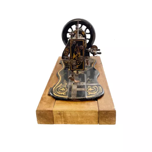 old sewing machine (2).jpg