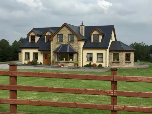 Coursed Weather Edged Sandstone (Residential House Aghavilla)