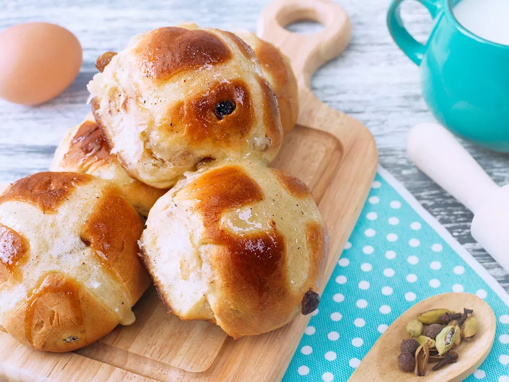 Easy hot cross buns