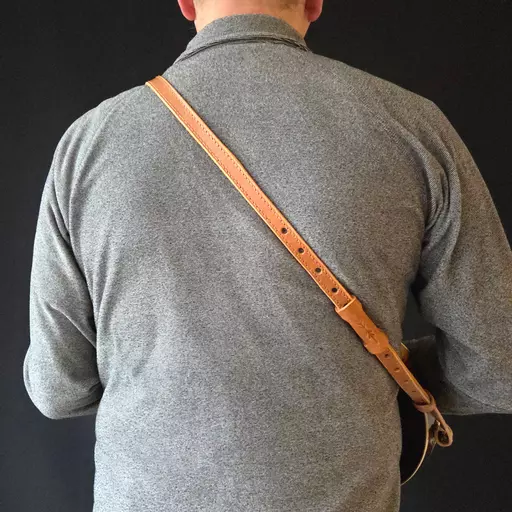 MS71T tan mandolin strap Pinegrove Leather 095933.jpg