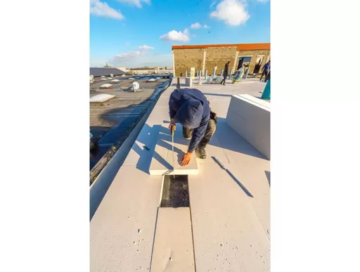 Recticel Powerdeck F flat roof insulation board installation cutting.jpg