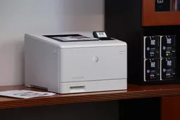 cwpBLg64cUavpsCGgHTVsA.c-r.jpg?