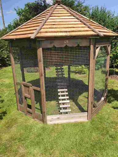 Octagonal Garden Hen House Large