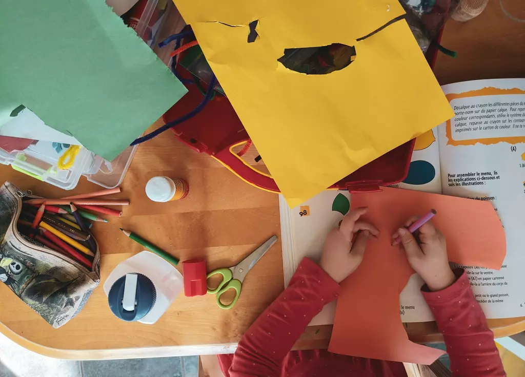 Summer activity ideas using paper for little ones.