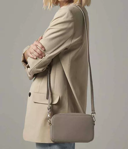BG758%20TAU%20MODEL%201.jpg?