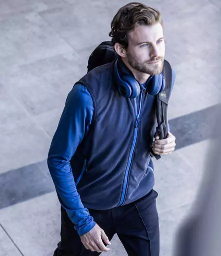 RG453%20N_FRB%20MODEL%201%20HERO.jpg?