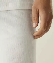 RG290%20WHI%20MODEL%204.jpg?