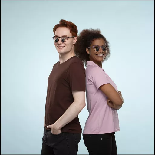 2023-03-metro-two-models-0268-low crop2.jpg
