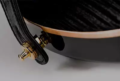 Strap lock on guitar