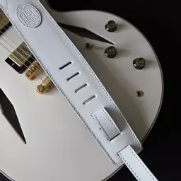 GS92 smooth white Dragonskin guitar strap Pinegrove 105.jpg