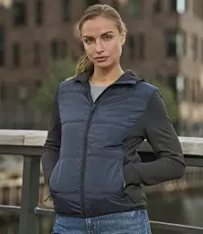 T9113%20NV_NV%20MODEL%201%20HERO.jpg?