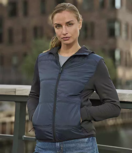 T9113%20NV_NV%20MODEL%201%20HERO.jpg?